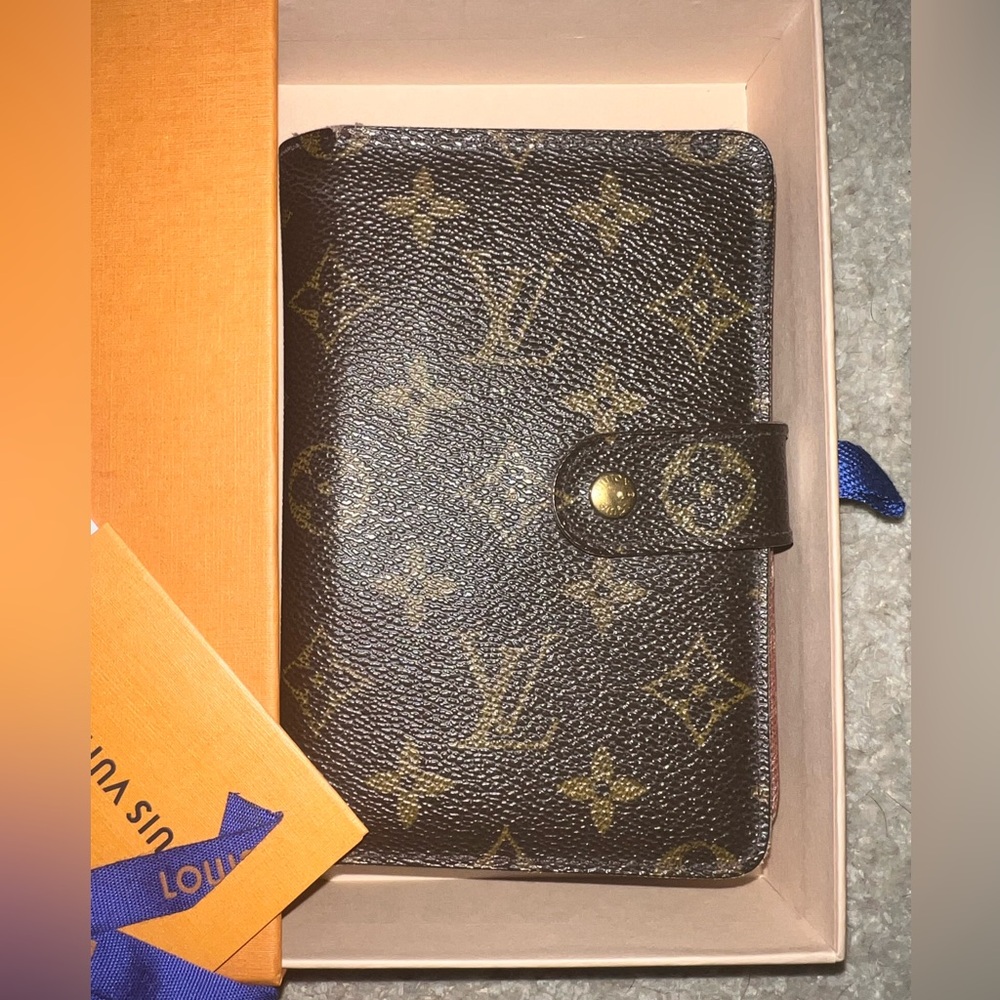 Louis Vuitton Monogram Passport Wallet/Travel Organizer*COA (last photo)